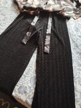 Pantalones y blusa
