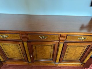 2 Cómodas clásicas de madera con cajones