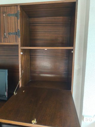 Armario antiguo con 2 camas