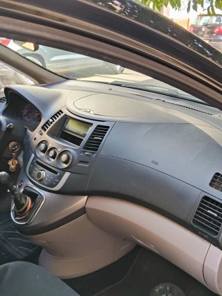 Mitsubishi Grandis 2008