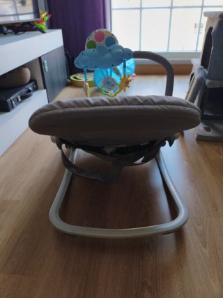 Hamaca bebé Chicco gris con arco de juegos