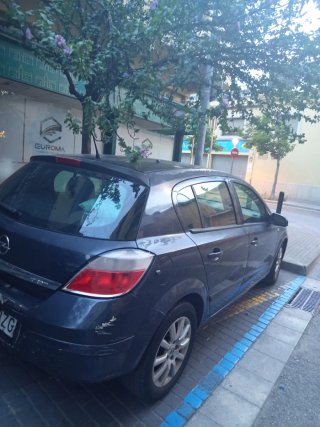 Coche azul oscuro