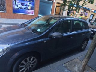 Coche azul oscuro