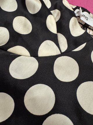 Top Mango lunares negro y beige