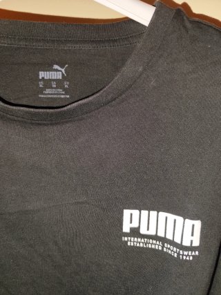 Camiseta Puma Negra con Ribetes Blancos