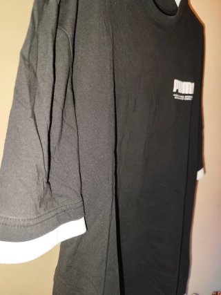 Camiseta Puma Negra con Ribetes Blancos