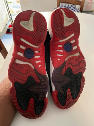Jordan Talla 47.5 Negras y Rojas