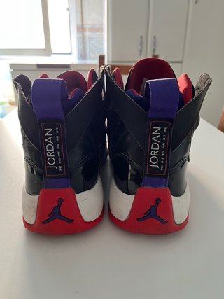 Jordan Talla 47.5 Negras y Rojas
