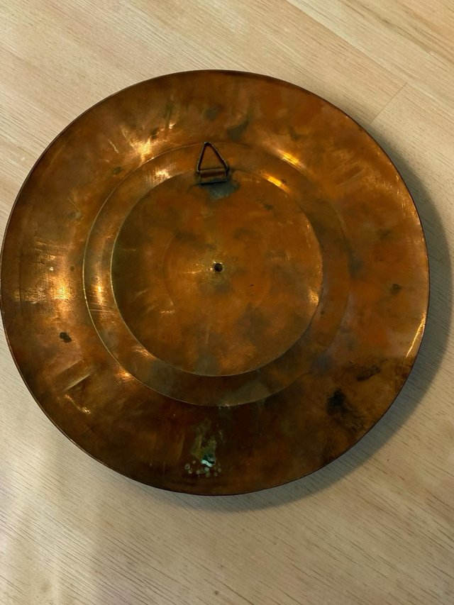 Plato decorativo bronce figura central