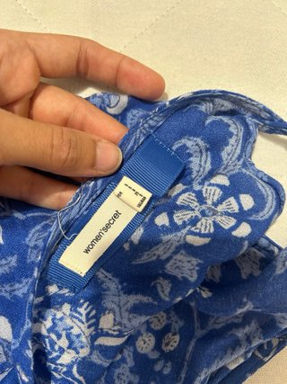 Mono azul con estampado floral