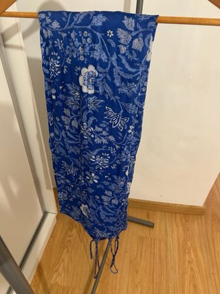 Mono azul con estampado floral