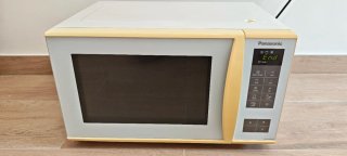 Microondas Panasonic Blanco y Amarillo