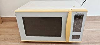 Microondas Panasonic Blanco y Amarillo