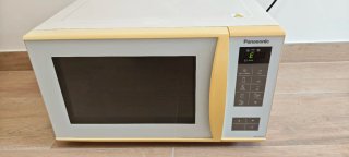 Microondas Panasonic Blanco y Amarillo