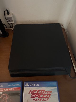 PS4 1TB (PlayStation 4) con 2 juegos