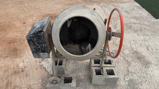 Hormigonera Obramat 700W