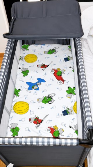 Cuna de viaje con estampado infantil