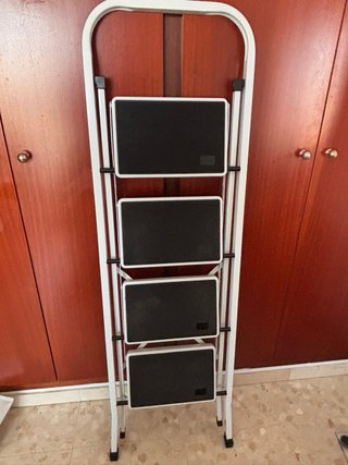 Escalera plegable 4 peldaños