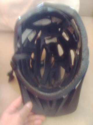 Casco de bicicleta amarillo
