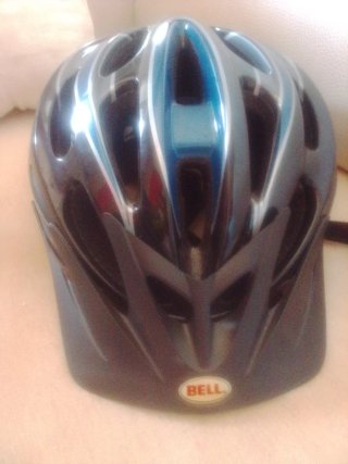 Casco de bicicleta amarillo