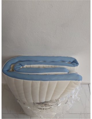 Amazon Basics Materasso in morbida schiuma viscoelastica con memoria con fodera rimovibile e lavabile - 90 x 190 cm - 5 cm - Bianco