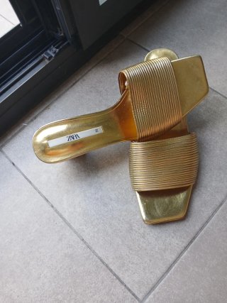 Sandalias fiesta Zara doradas talla 39