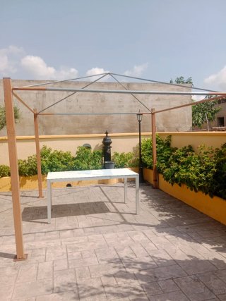 Pérgola metálica sin lona