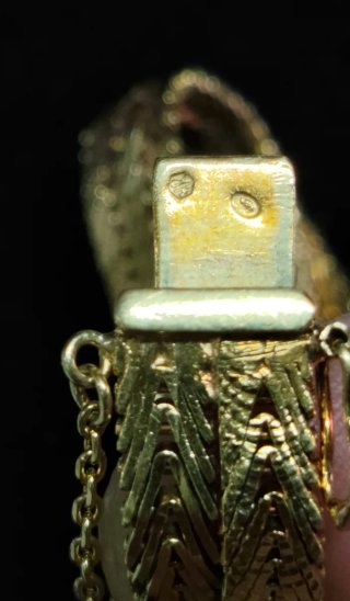 Pulsera de oro con chapa grabada