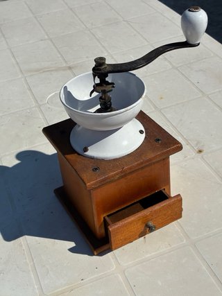 Macinino da caffè vintage in legno