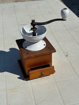 Macinino da caffè vintage in legno