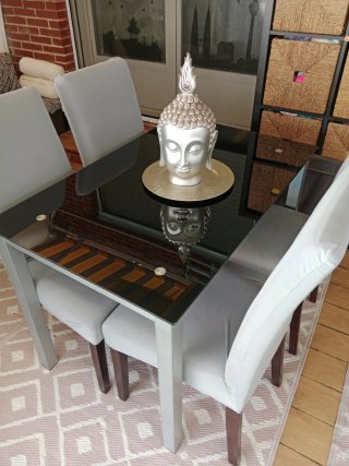 Mesa cristal y 2 sillas comedor