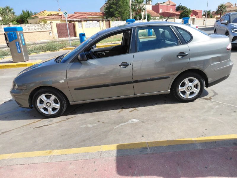 SEAT Cordoba 1.9 tdi 212000 Km - foto 1
