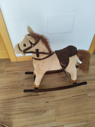 Caballito balancín infantil peluche