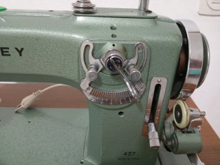 Máquina de coser Refrey 427