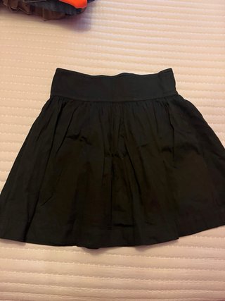 Falda mini negra cintura alta botones dorados