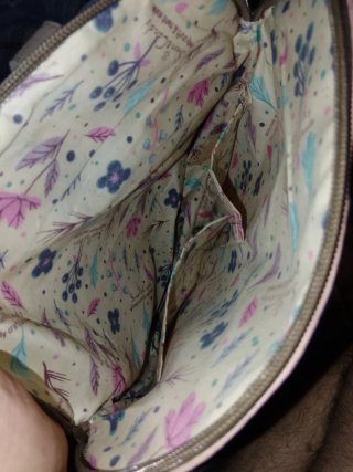 Mochila azul y rosa con diseño