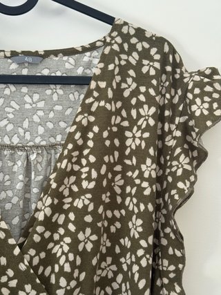 Vestido verde estampado floral beige