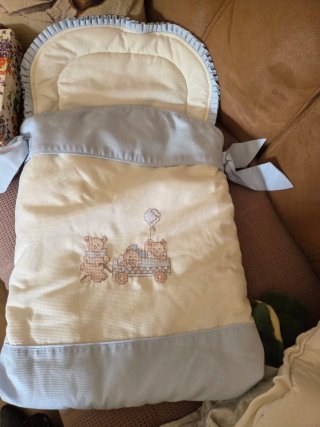 Saco para bebé con ositos bordados