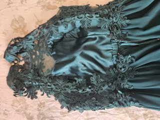 Vestido de fiesta verde con encaje