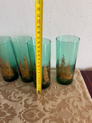 Set di 4 bicchieri antichi con barca a vela verde