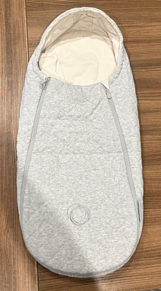 Saco Bugaboo de bebé recién nacido gris
