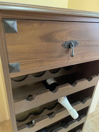 Botellero de madera con cajón