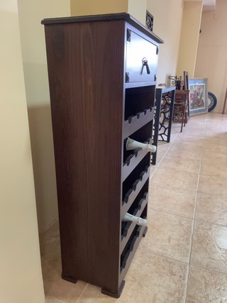 Botellero de madera con cajón