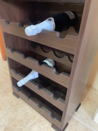 Botellero de madera con cajón