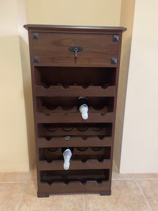 Botellero de madera con cajón