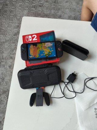 Nintendo Switch Negra + Mario Kart world con funda