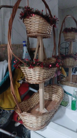 Cesta de 3 pisos de mimbre