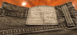 PANTALÓN LEVI'S 502, HOMBRE, NEGRO CARBÓN W32 L32.
