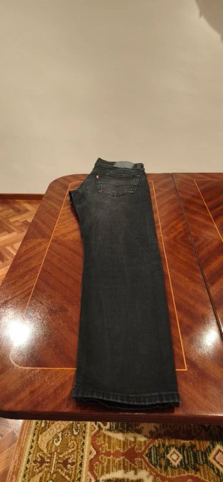 PANTALÓN LEVI'S 502, HOMBRE, NEGRO CARBÓN W32 L32.