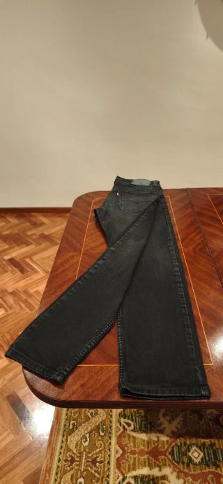 PANTALÓN LEVI'S 502, HOMBRE, NEGRO CARBÓN W32 L32.